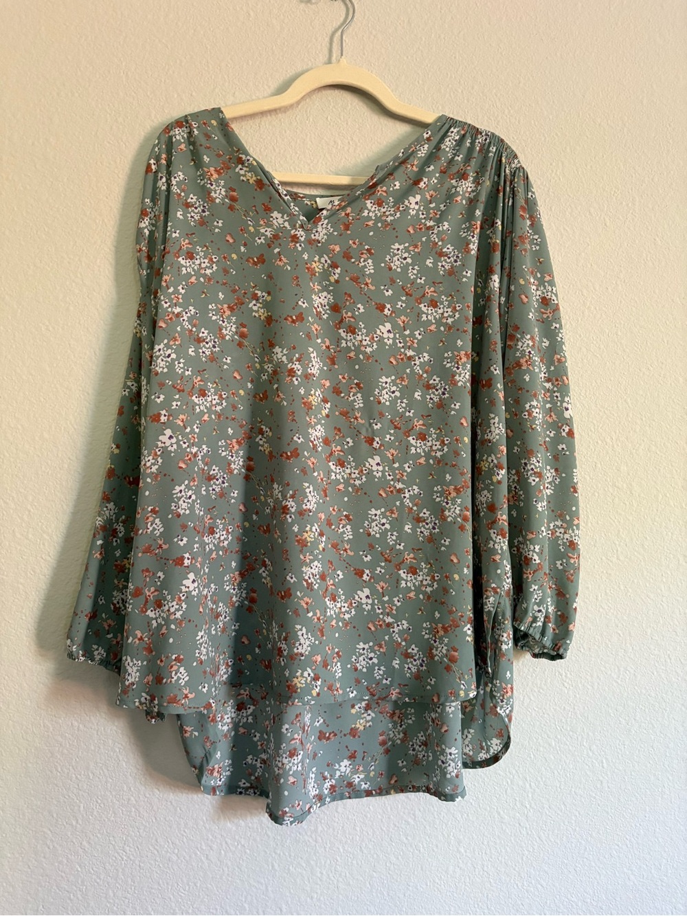 Monday Fun Relaxed Floral V-Neck Tunic in Sage